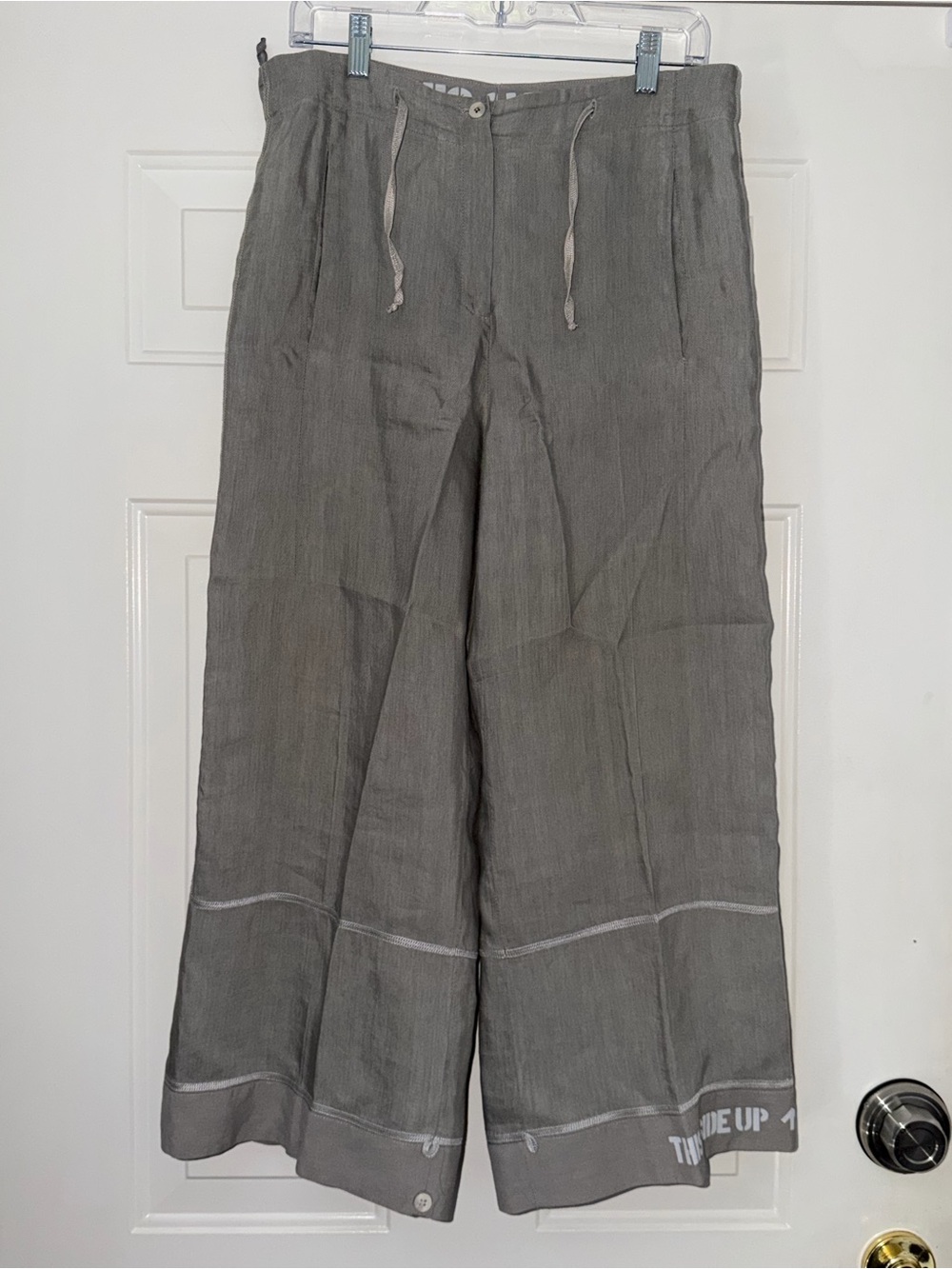 ANNETTE GOERTZ LINEN WIDE LEG PANTS. Sz 41 UNIQUE WITH “THIS SIDE UP” accent.